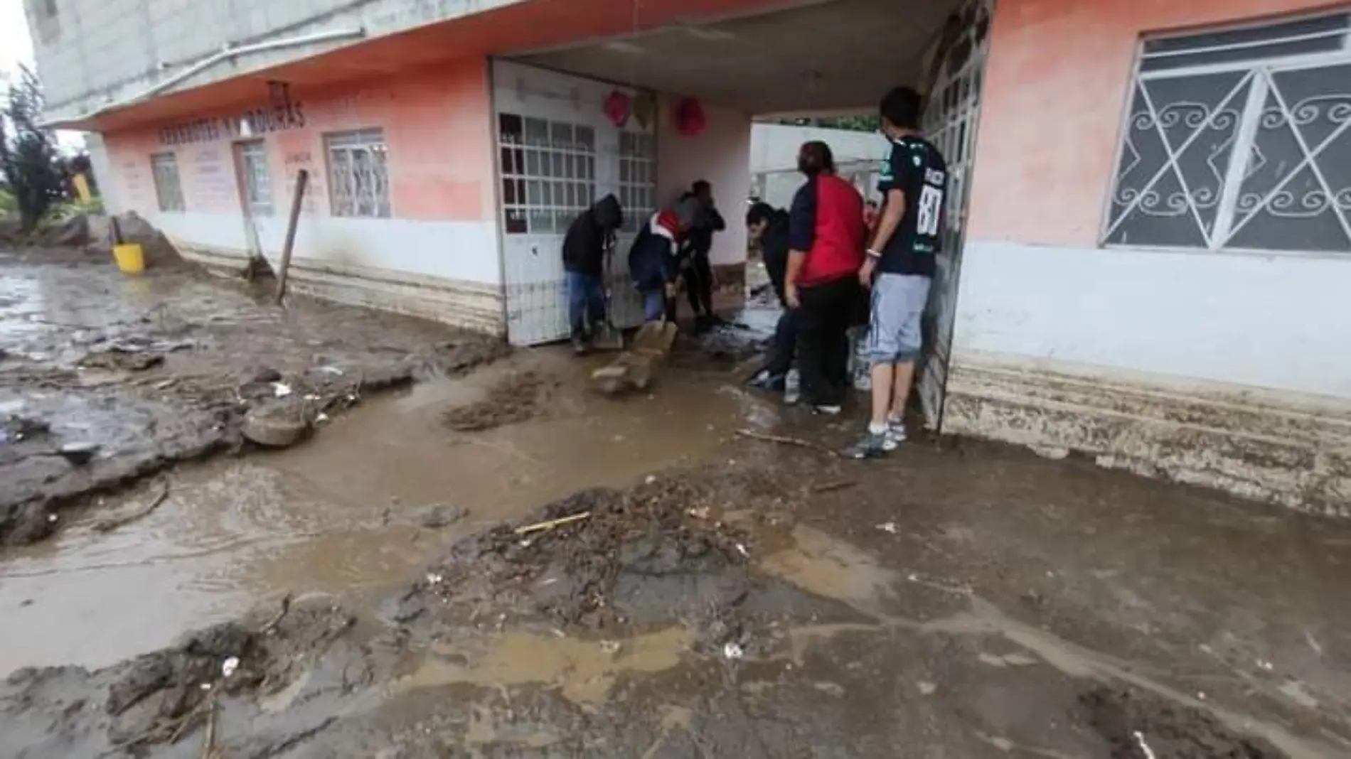 Se desbordan barrancas en Esperanza por lluvia